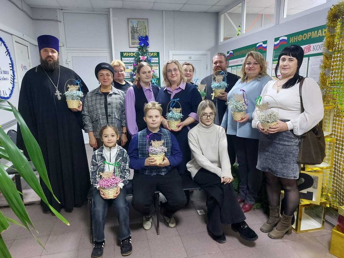 Быть мамой — сложная работа» Быть мамой, значит жить заботой, Любить, хранить, оберегать, Быть мамой — сложная работа, Но лучше в мире не сыскать!