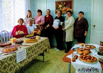 «Плюшки и ватрушки, не оттянуть за ушки…»